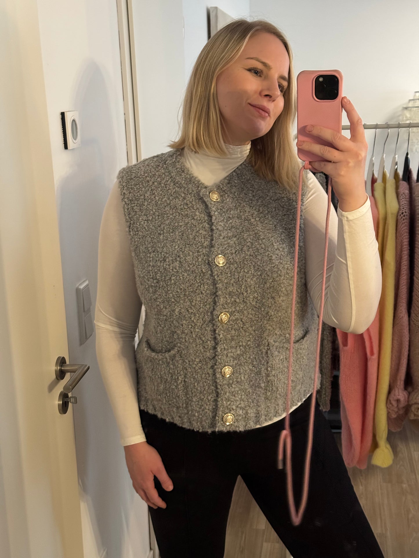 Weste mit Knöpfen und aufgesetzten Taschen