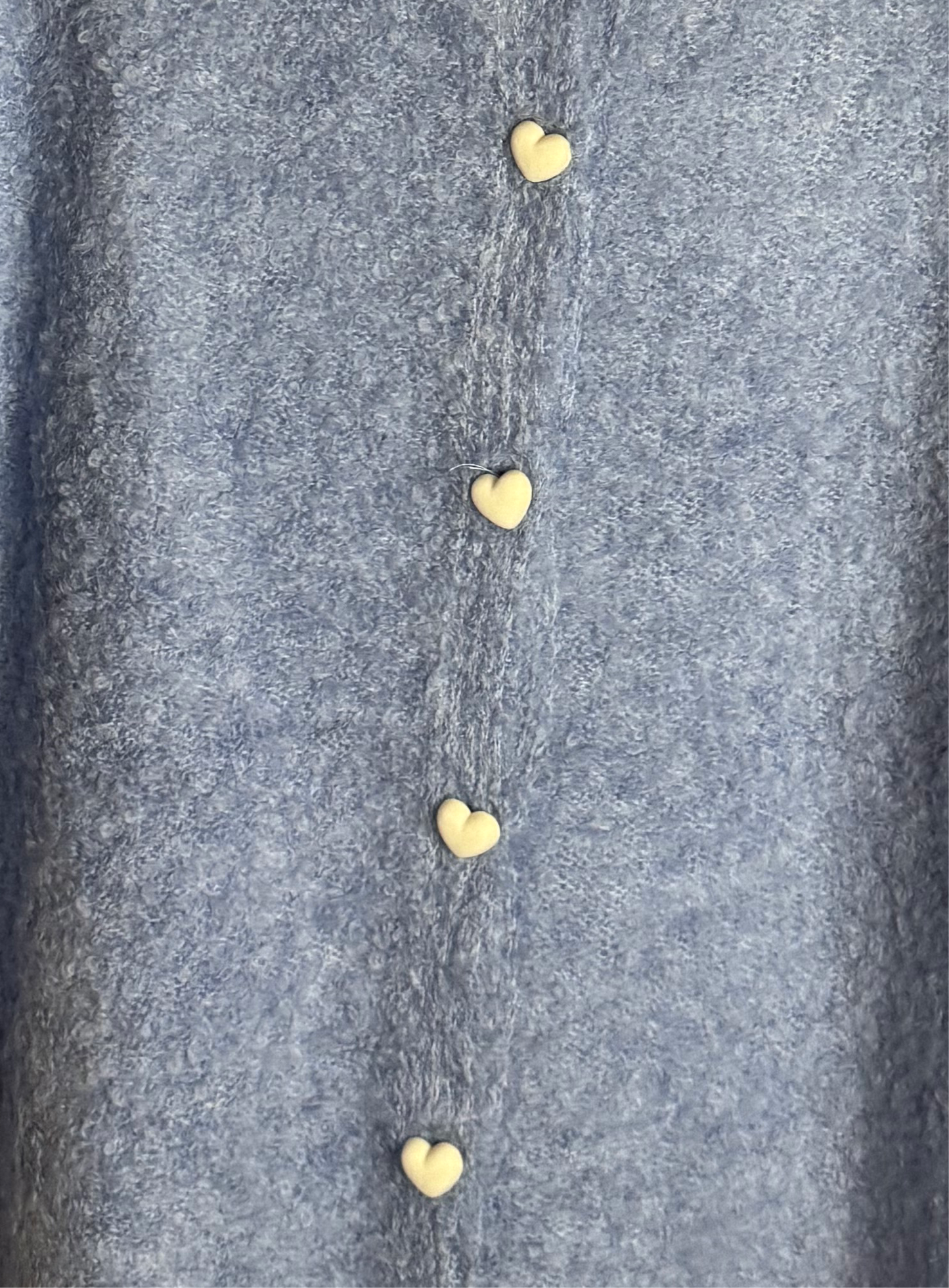 Cardigan mit herzförmigen Knöpfen - blau